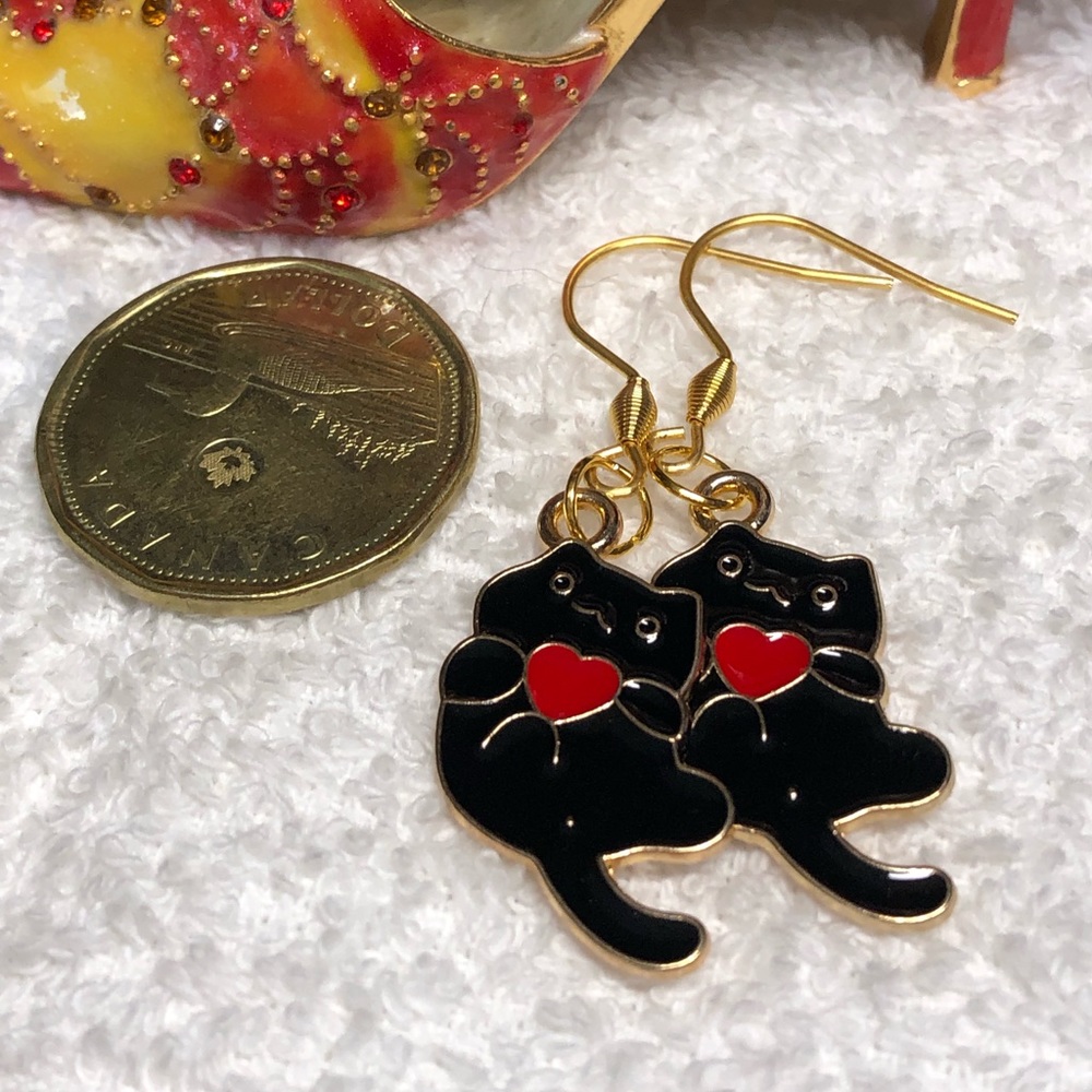 2/20 Betsey Johnson style large black cat charm earrings with heart